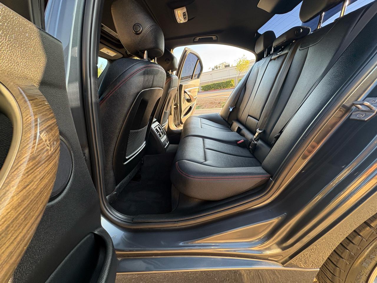 BMW 3-Series 330i SULEV Sedan 2017