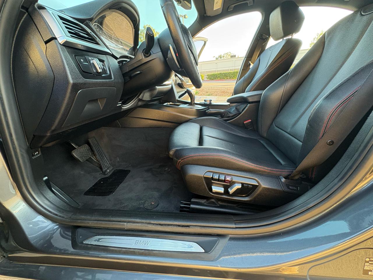 BMW 3-Series 330i SULEV Sedan 2017