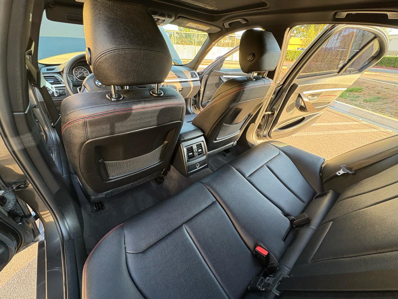 BMW 3-Series 330i SULEV Sedan 2017
