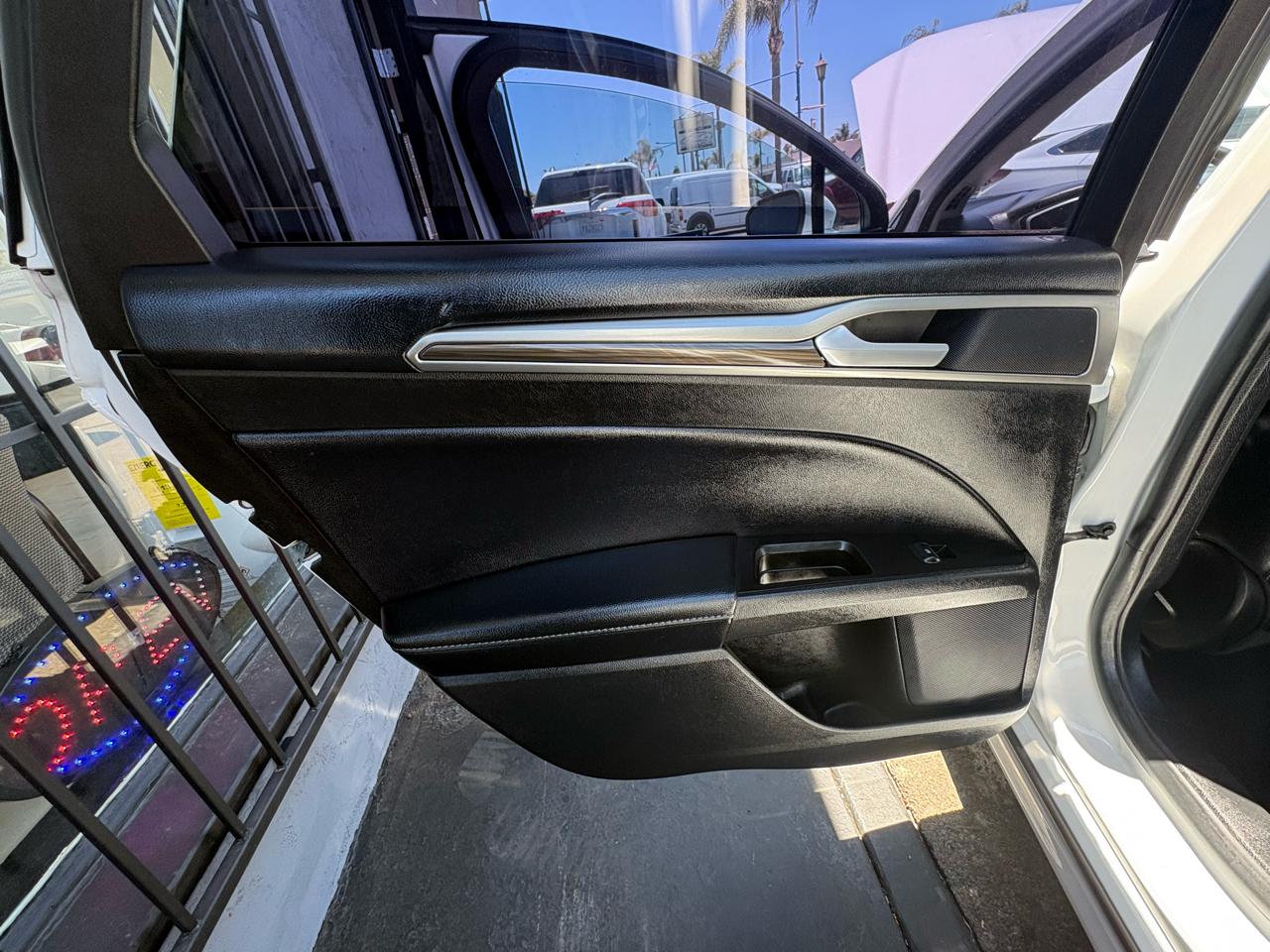 Ford Fusion Hybrid SE 2018