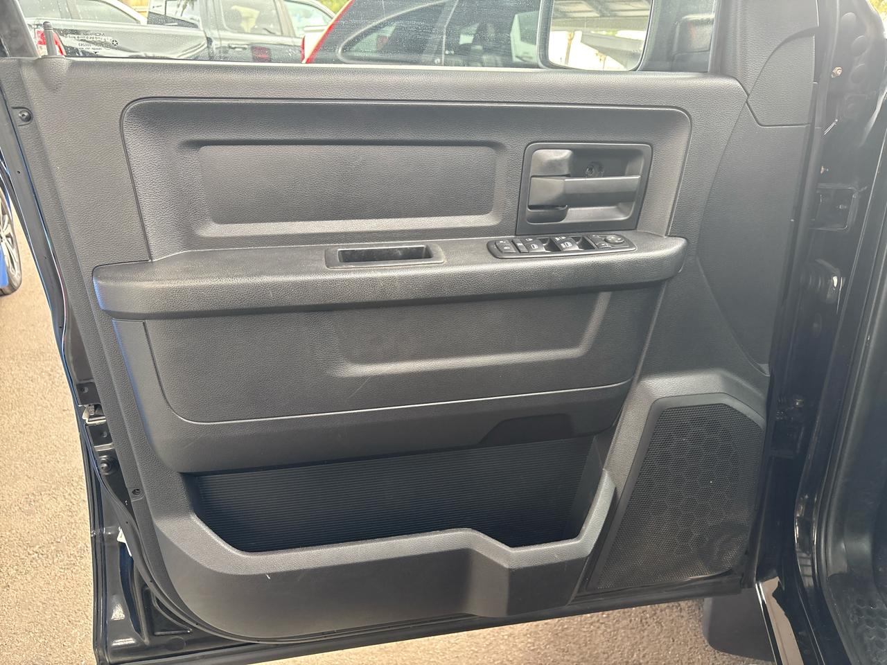 RAM 1500 Tradesman Quad Cab 4WD 2014
