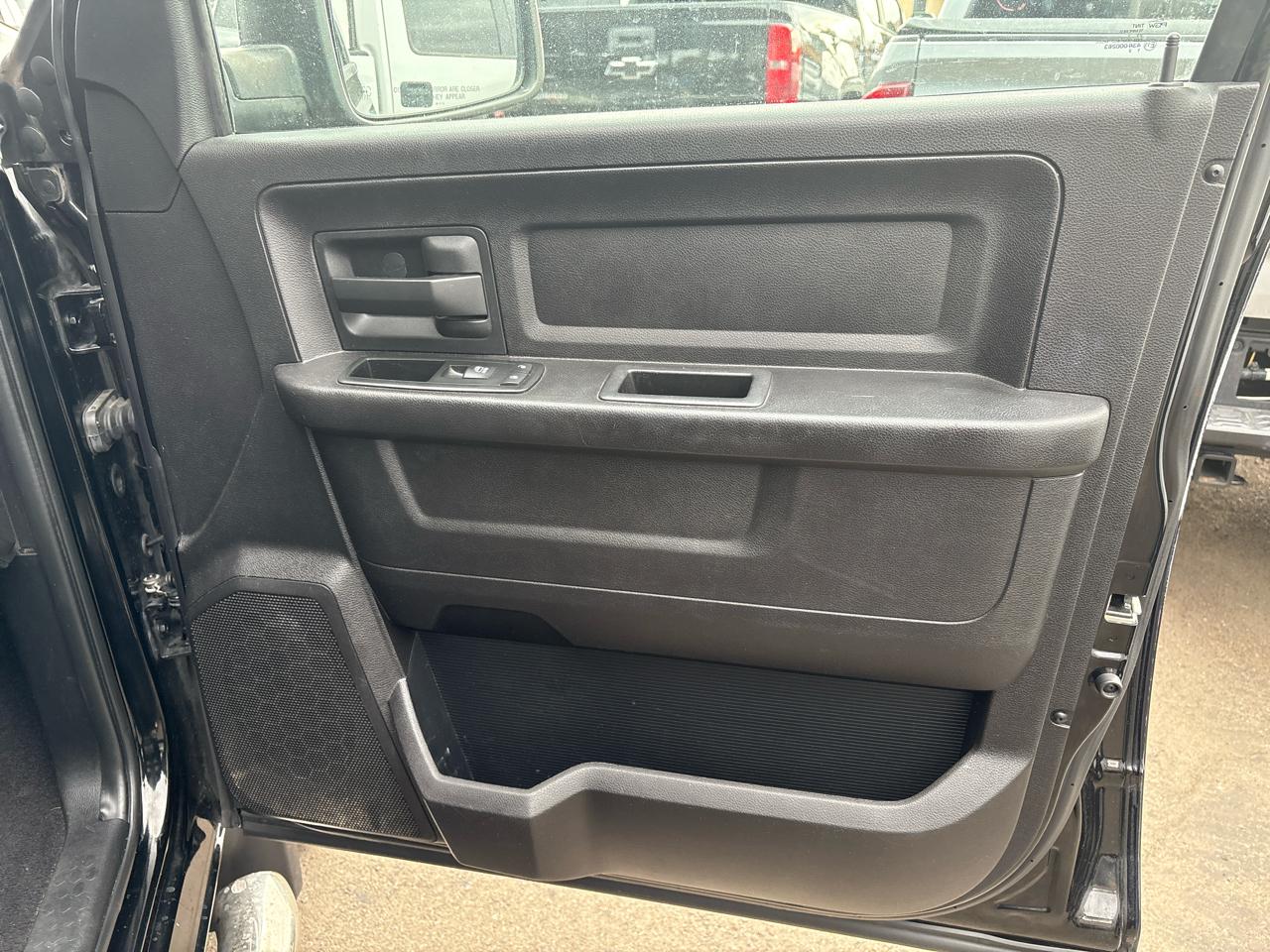 RAM 1500 Tradesman Quad Cab 4WD 2014