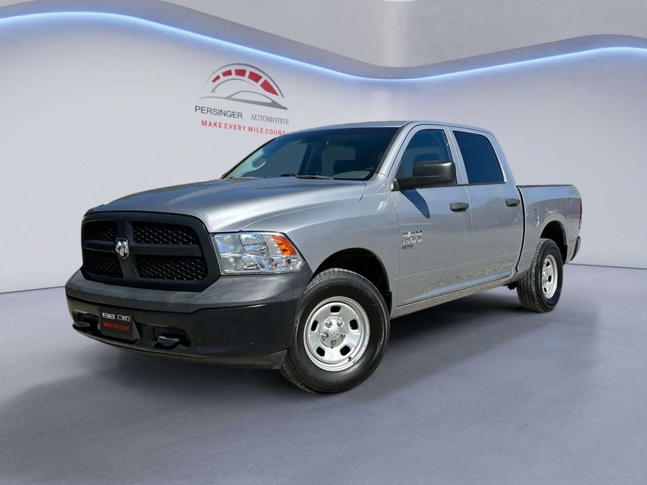 RAM 1500 Classic Tradesman Crew Cab SWB 4WD 2019 RAM 1500 Classic Tradesman Crew Cab SWB 4WD 2019
