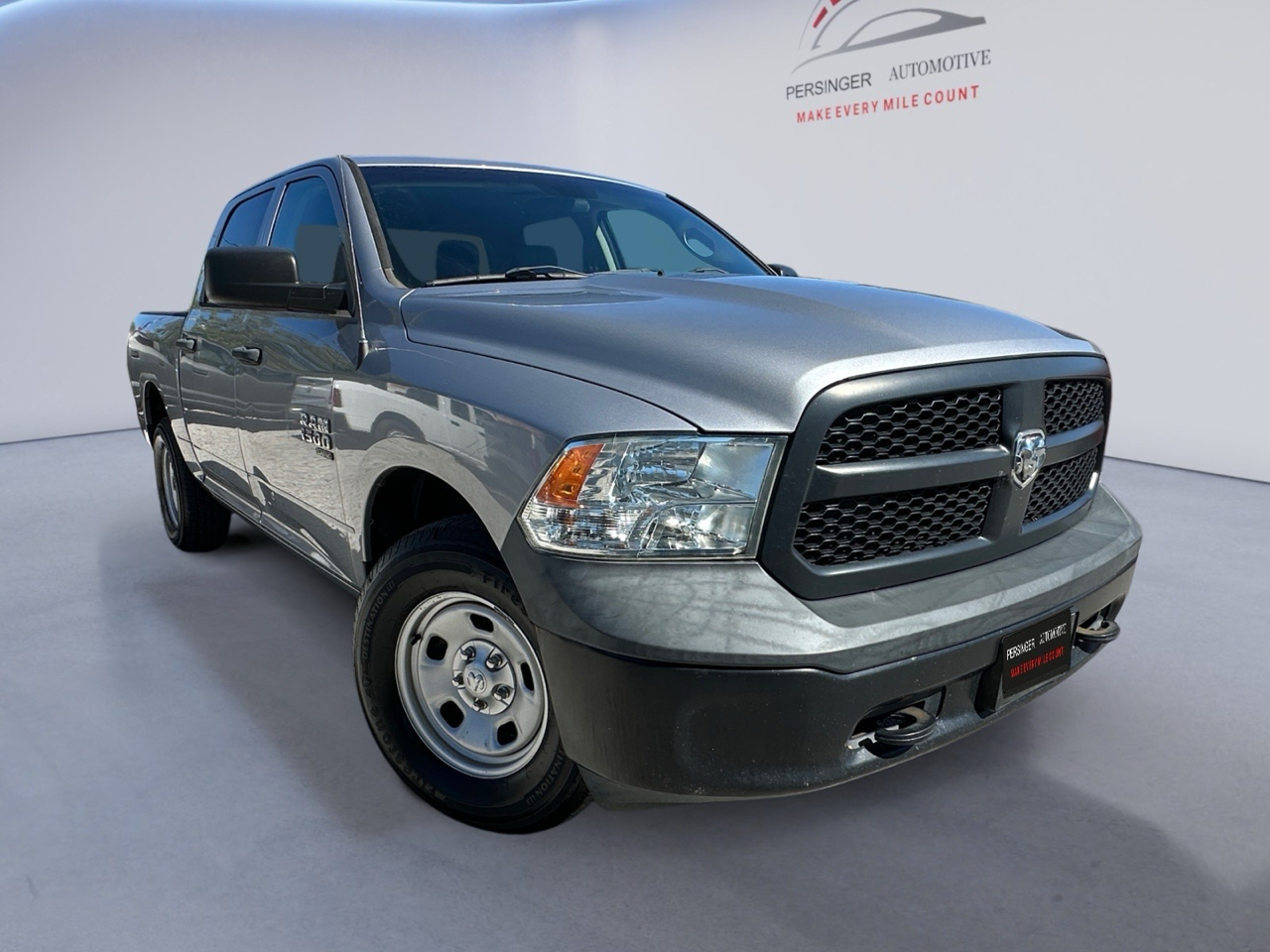 RAM 1500 Classic Tradesman Crew Cab SWB 4WD 2019 RAM 1500 Classic Tradesman Crew Cab SWB 4WD 2019