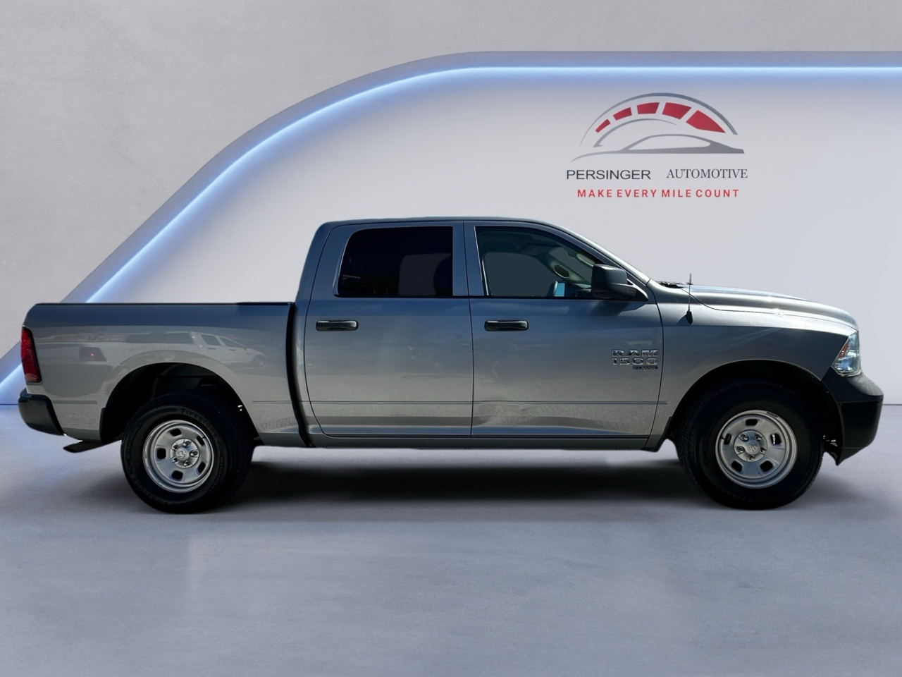RAM 1500 Classic Tradesman Crew Cab SWB 4WD 2019 RAM 1500 Classic Tradesman Crew Cab SWB 4WD 2019