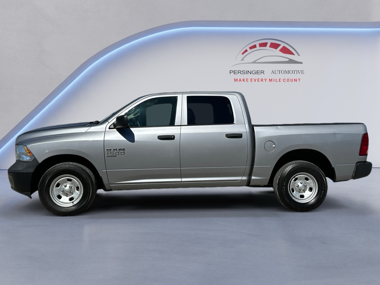 RAM 1500 Classic Tradesman Crew Cab SWB 4WD 2019 RAM 1500 Classic Tradesman Crew Cab SWB 4WD 2019
