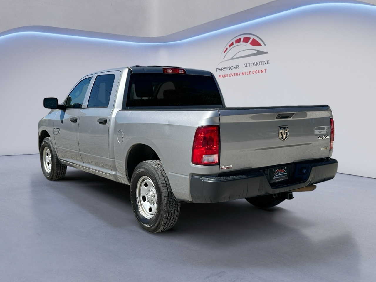 RAM 1500 Classic Tradesman Crew Cab SWB 4WD 2019 RAM 1500 Classic Tradesman Crew Cab SWB 4WD 2019