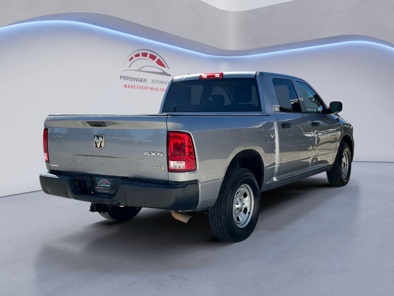 RAM 1500 Classic Tradesman Crew Cab SWB 4WD 2019 RAM 1500 Classic Tradesman Crew Cab SWB 4WD 2019