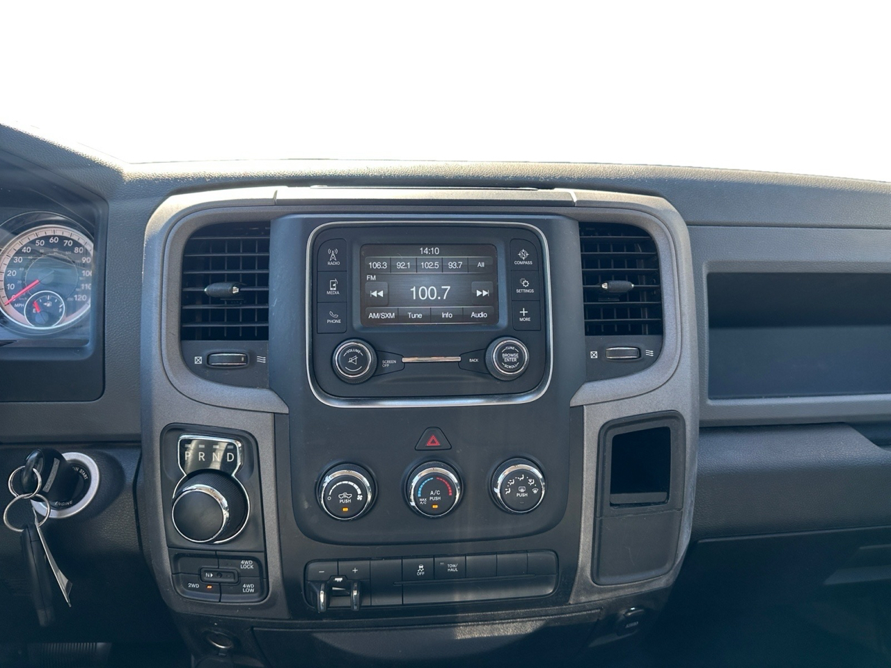 RAM 1500 Classic Tradesman Crew Cab SWB 4WD 2019 RAM 1500 Classic Tradesman Crew Cab SWB 4WD 2019