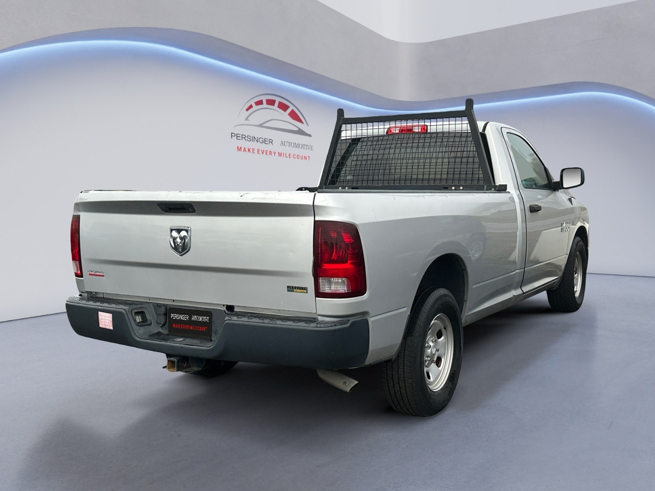 RAM 1500 Tradesman 4x2 Regular Cab 8' Box 2017