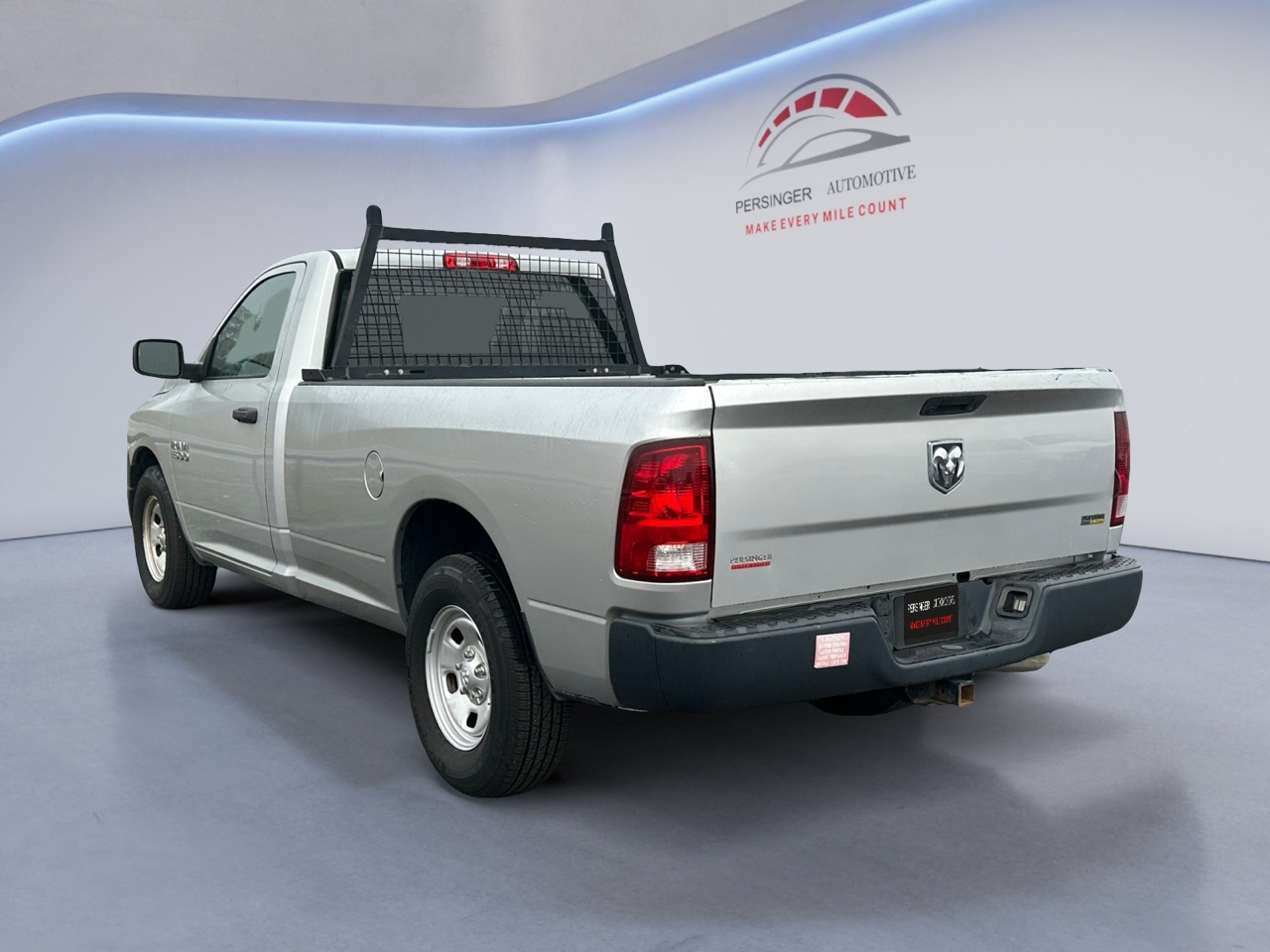 RAM 1500 Tradesman 4x2 Regular Cab 8' Box 2017