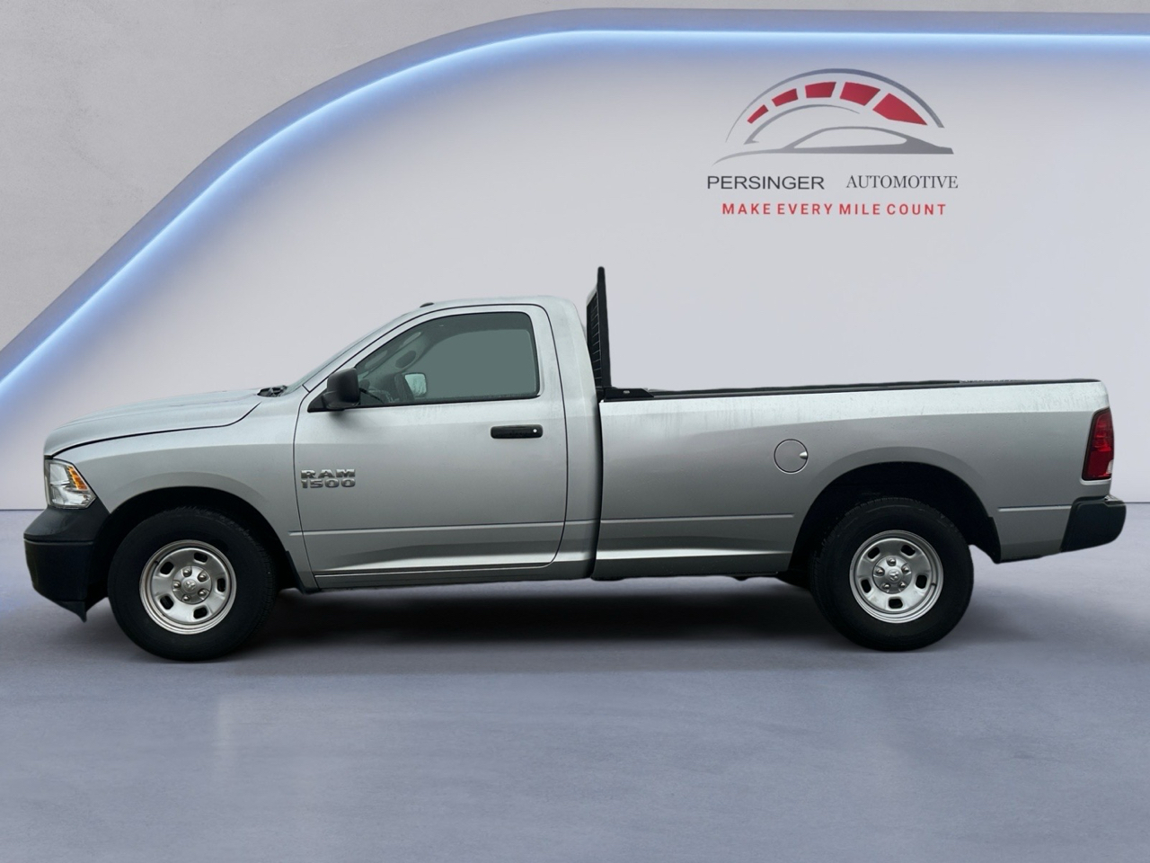 RAM 1500 Tradesman 4x2 Regular Cab 8' Box 2017