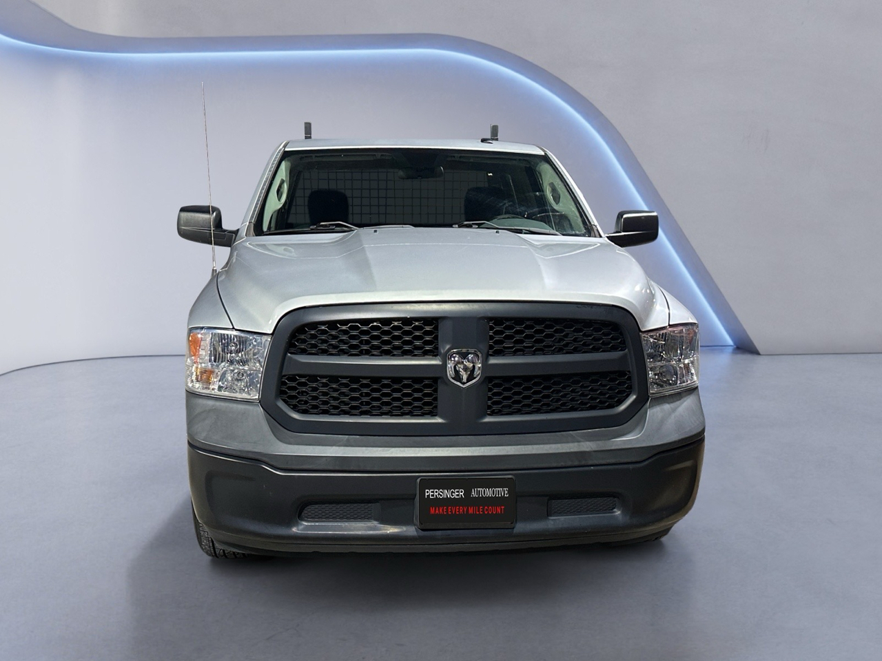 RAM 1500 Tradesman 4x2 Regular Cab 8' Box 2017