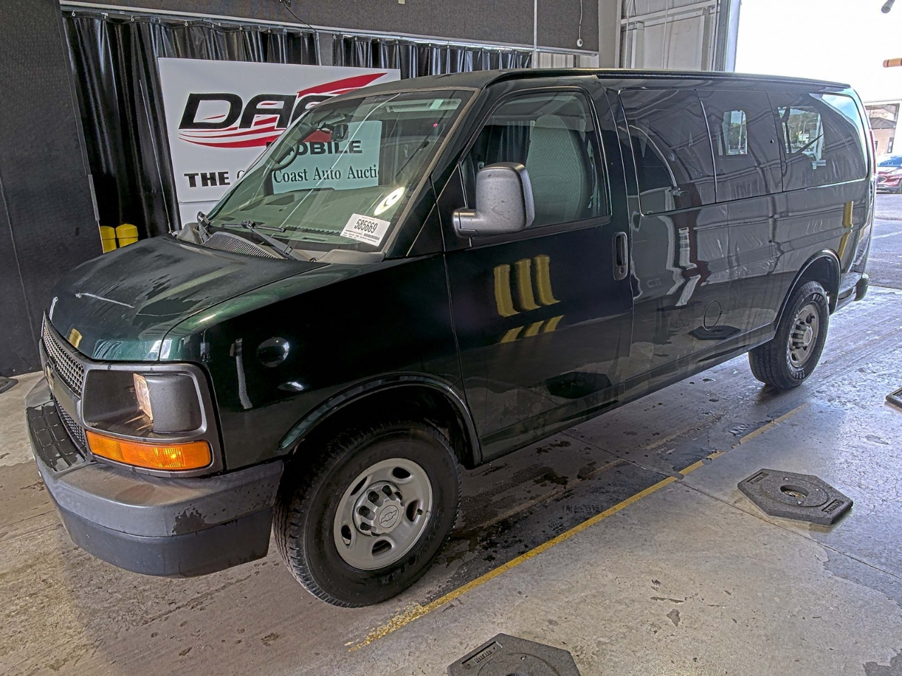 Chevrolet Express Passenger RWD 2500 135" LS 2015