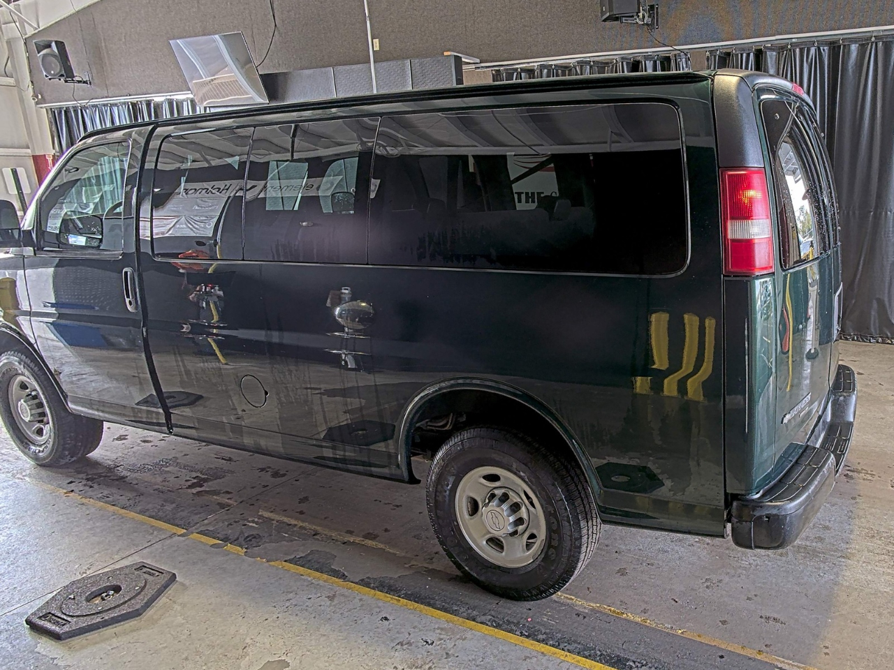 Chevrolet Express Passenger RWD 2500 135" LS 2015