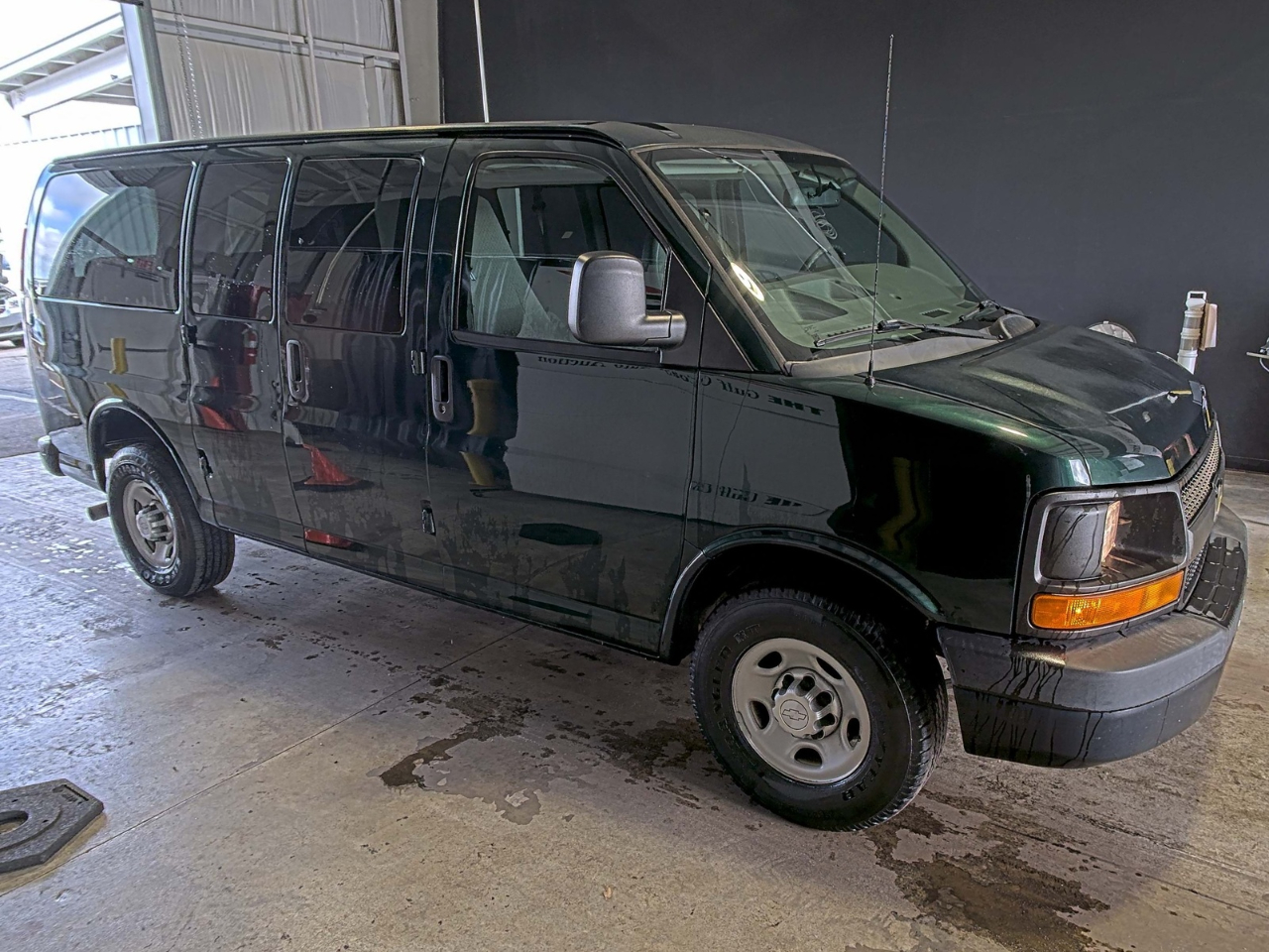 Chevrolet Express Passenger RWD 2500 135" LS 2015