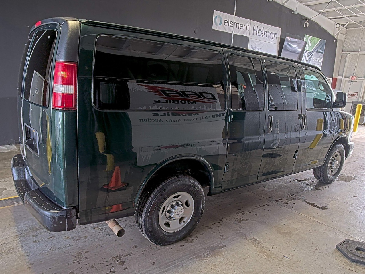 Chevrolet Express Passenger RWD 2500 135" LS 2015