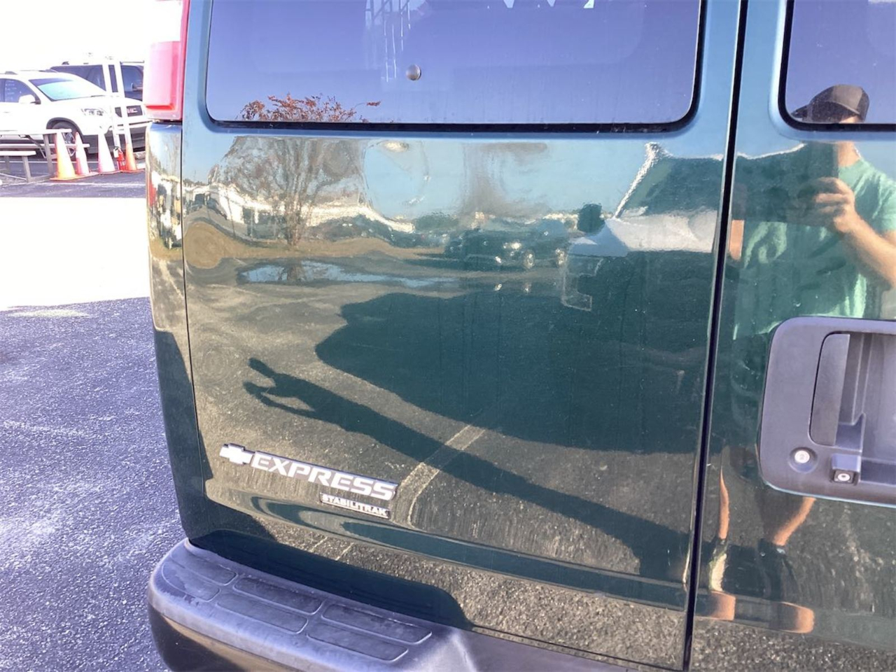 Chevrolet Express Passenger RWD 2500 135" LS 2015