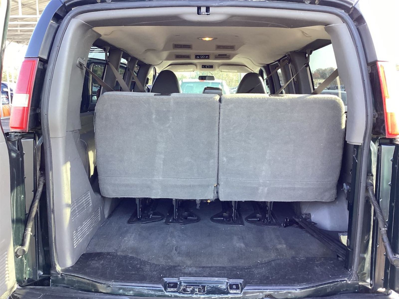 Chevrolet Express Passenger RWD 2500 135" LS 2015