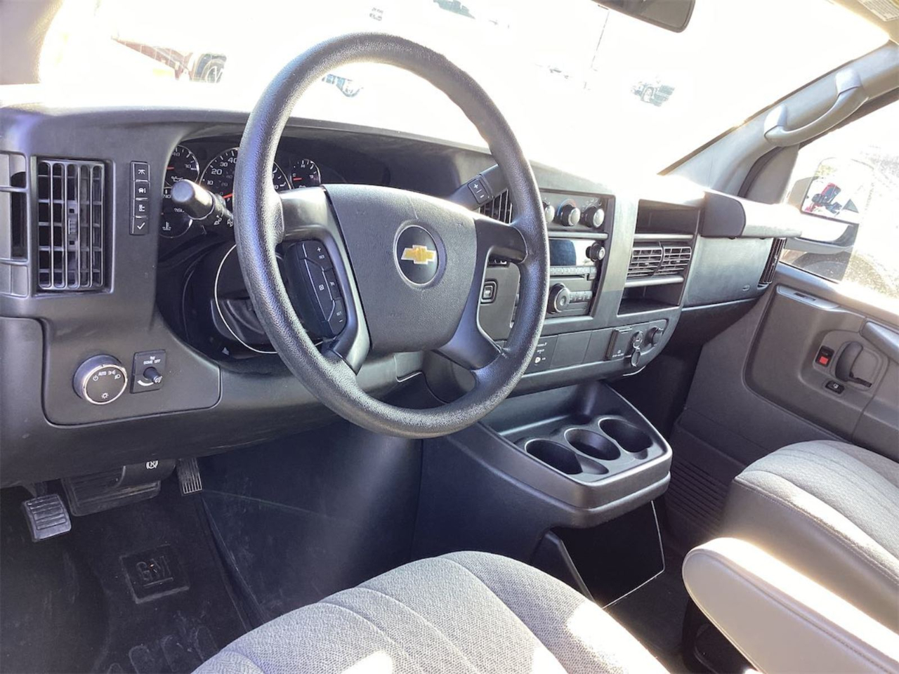 Chevrolet Express Passenger RWD 2500 135" LS 2015