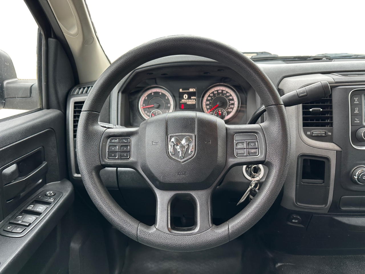 RAM 1500 2WD Quad Cab 140.5" Tradesman 2016