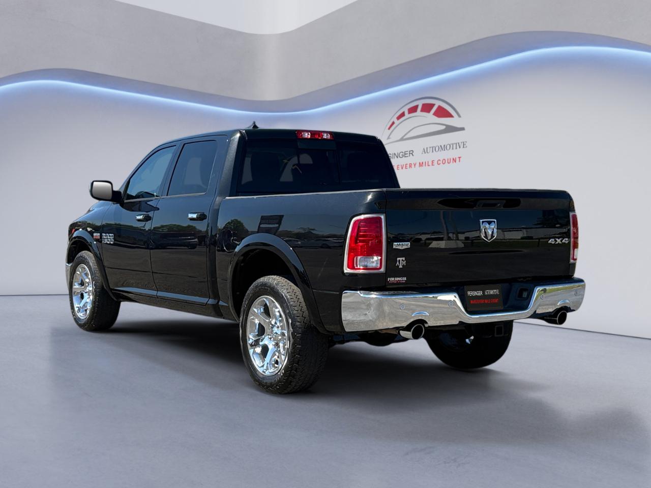 RAM 1500 4WD Crew Cab 140.5" Laramie 2016