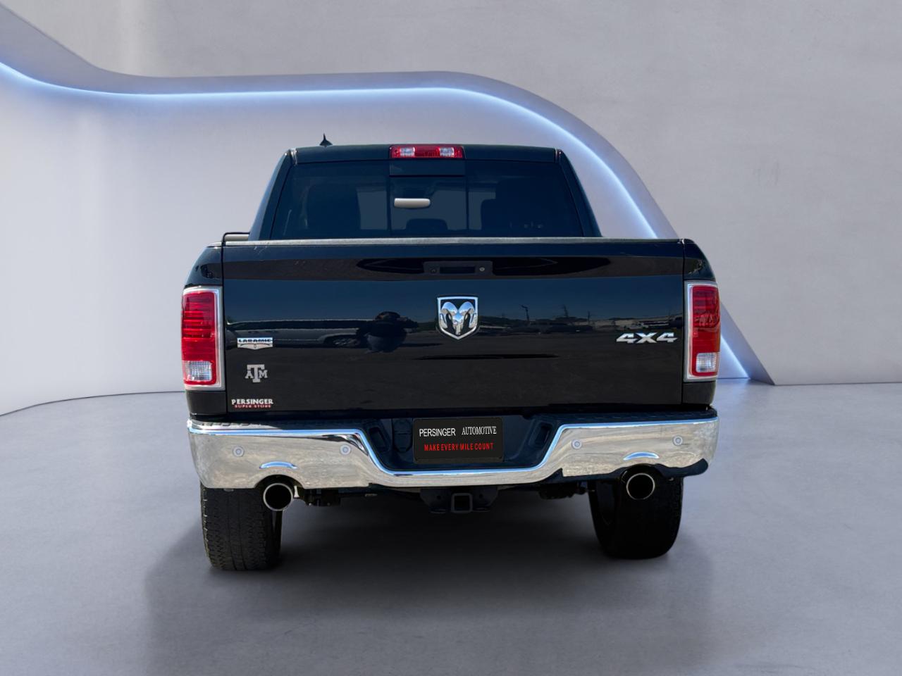 RAM 1500 4WD Crew Cab 140.5" Laramie 2016