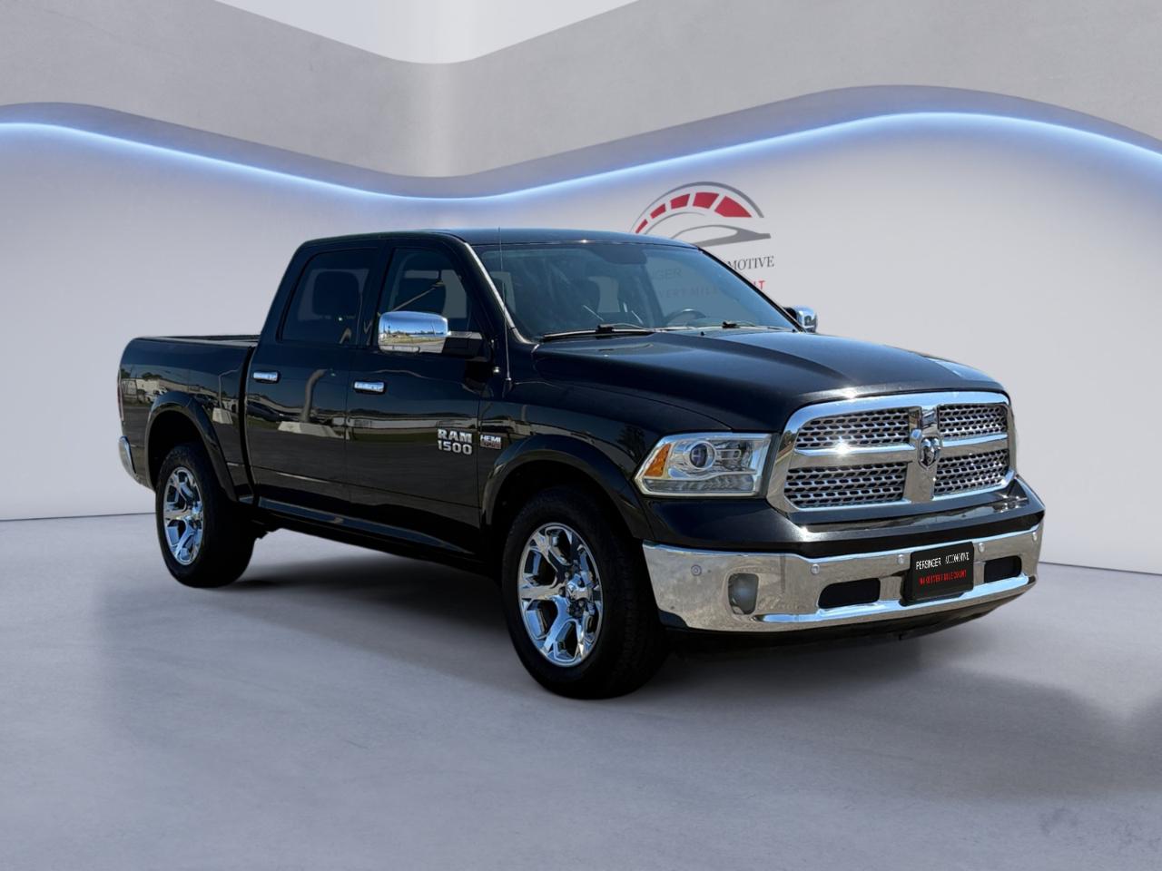 RAM 1500 4WD Crew Cab 140.5" Laramie 2016