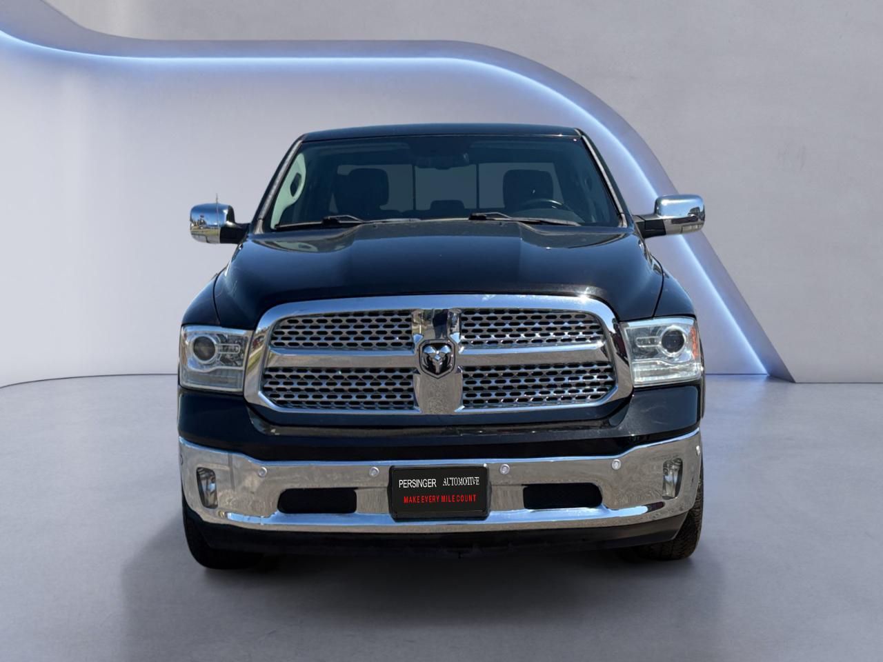 RAM 1500 4WD Crew Cab 140.5" Laramie 2016