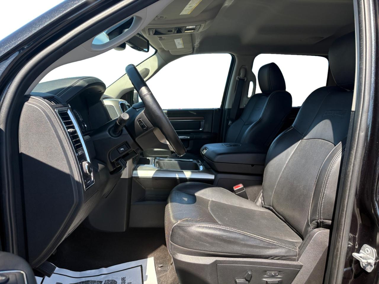 RAM 1500 4WD Crew Cab 140.5" Laramie 2016