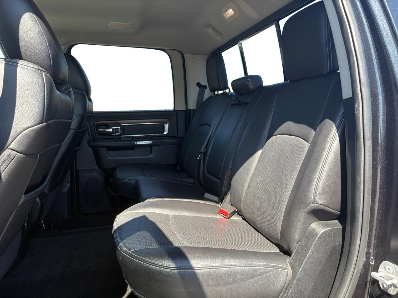 RAM 1500 4WD Crew Cab 140.5" Laramie 2016