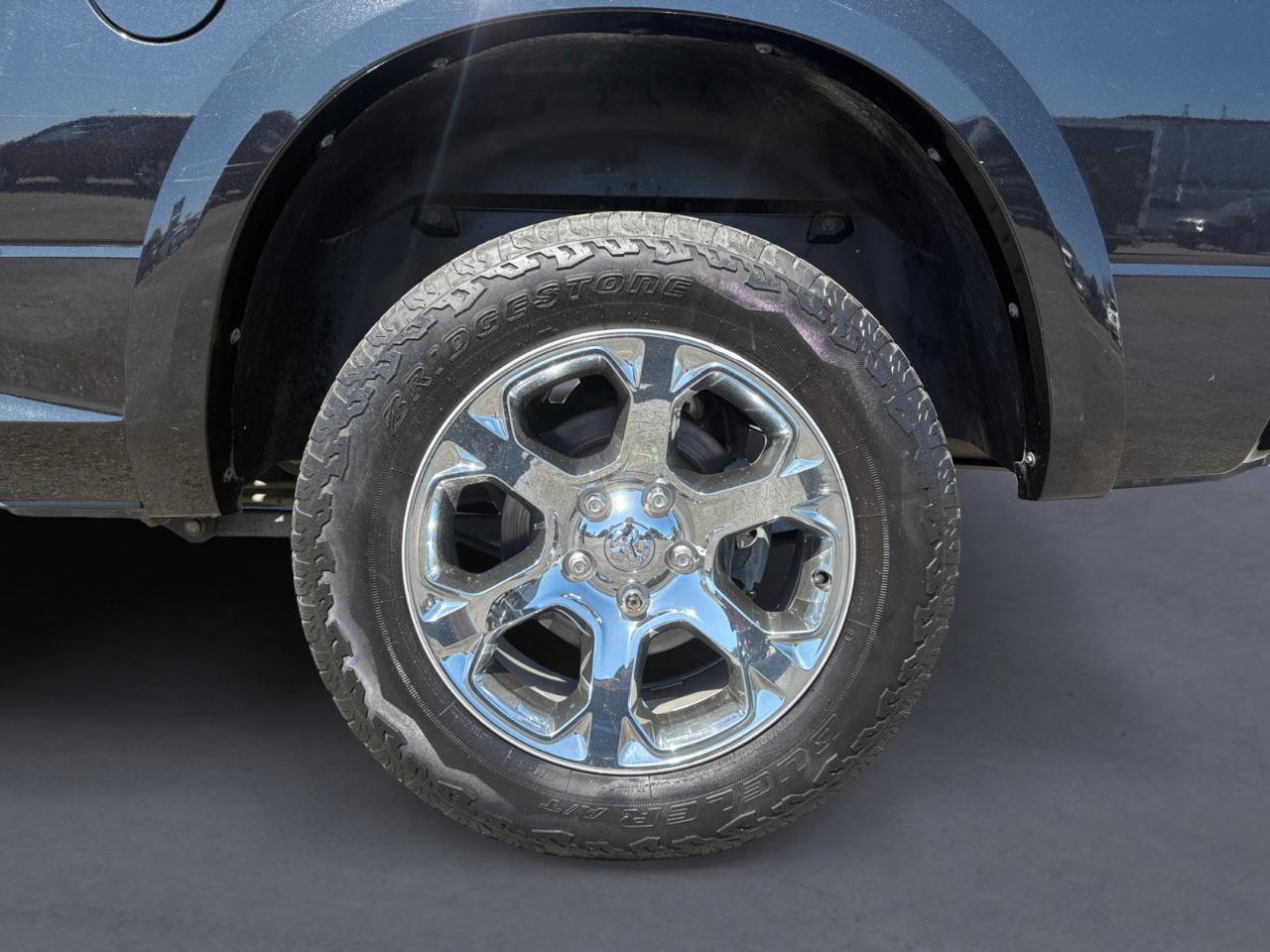 RAM 1500 4WD Crew Cab 140.5" Laramie 2016