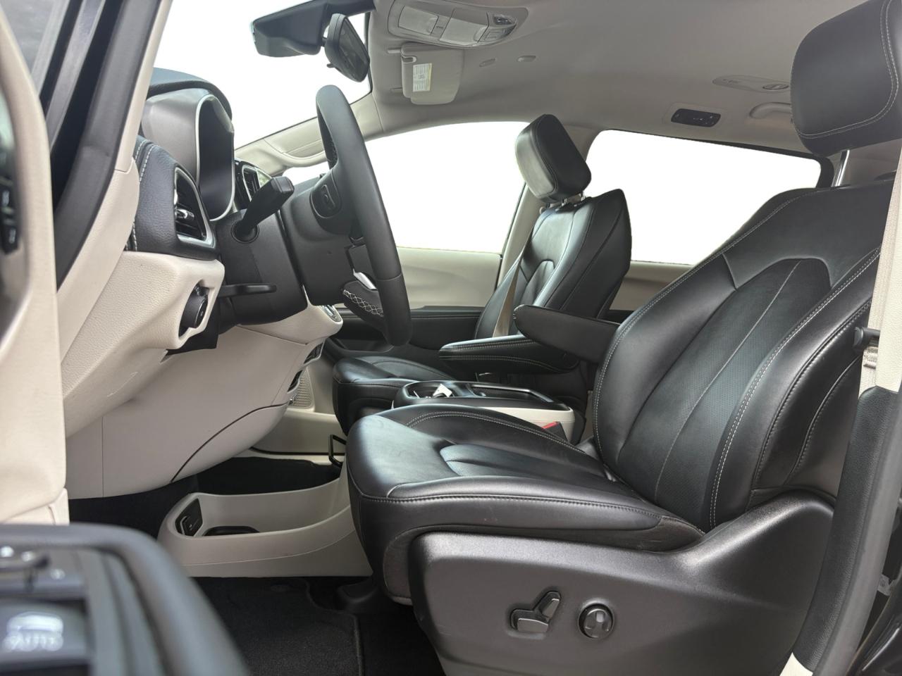 Chrysler Pacifica Hybrid Select 2024