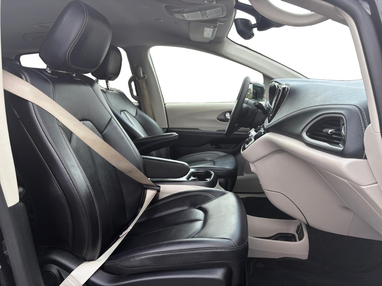 Chrysler Pacifica Hybrid Select 2024