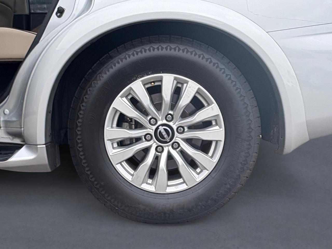 Nissan Armada 4x2 SV 2021