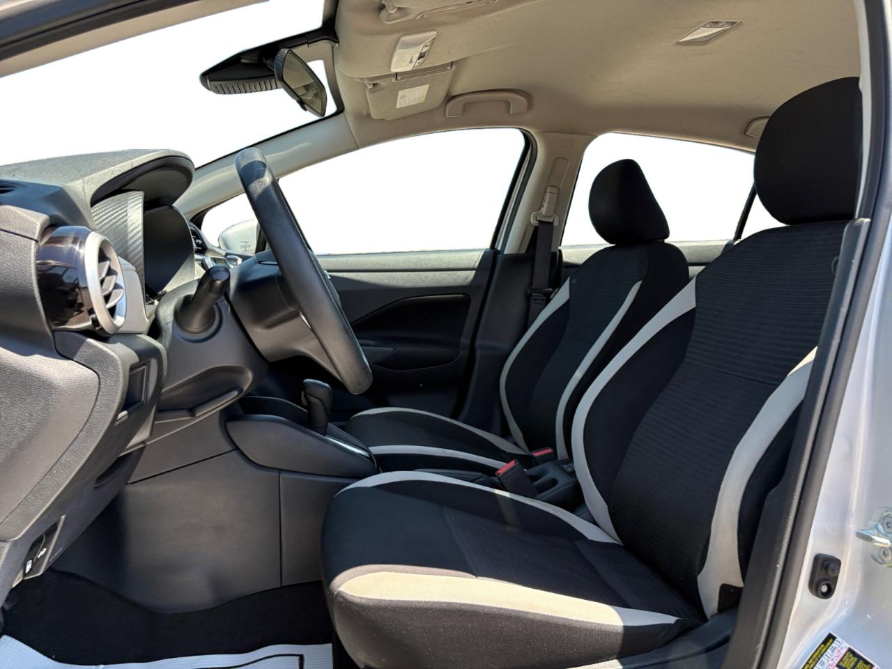 Nissan Versa SV CVT 2022