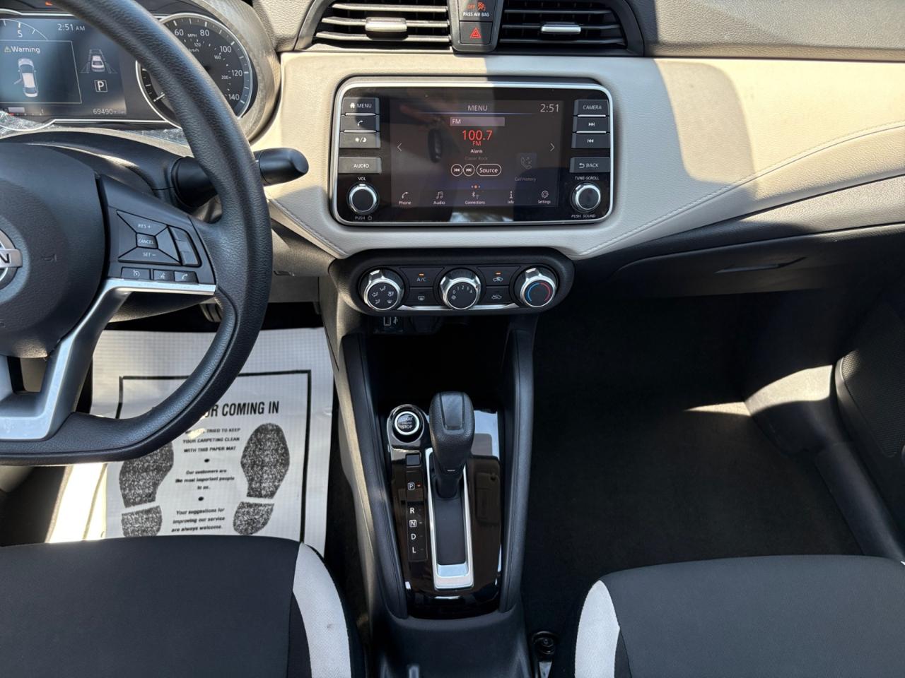 Nissan Versa SV CVT 2022