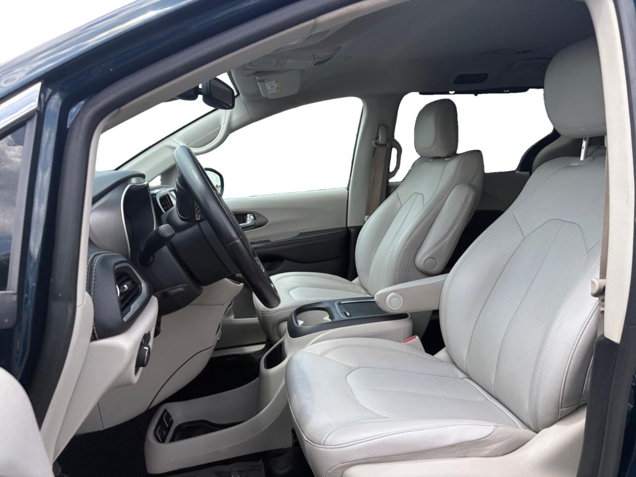 Chrysler Pacifica Hybrid Touring L FWD 2021