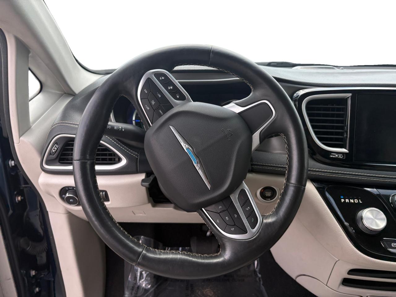 Chrysler Pacifica Hybrid Touring L FWD 2021