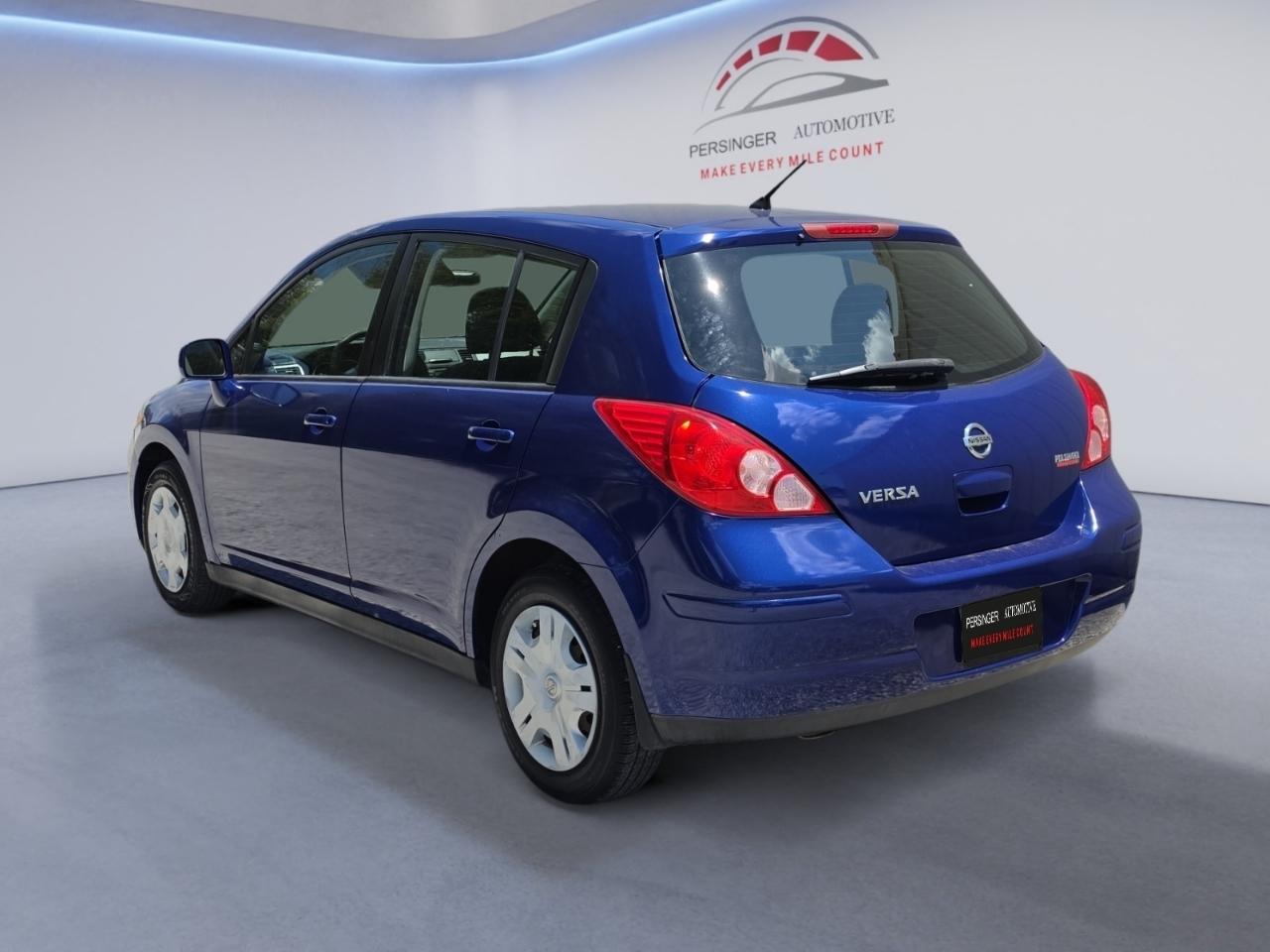 Nissan Versa 1.8 S Hatchback 2012