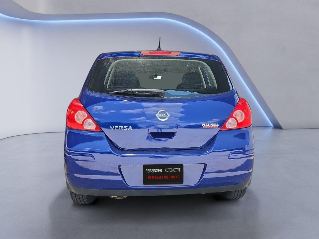 Nissan Versa 1.8 S Hatchback 2012