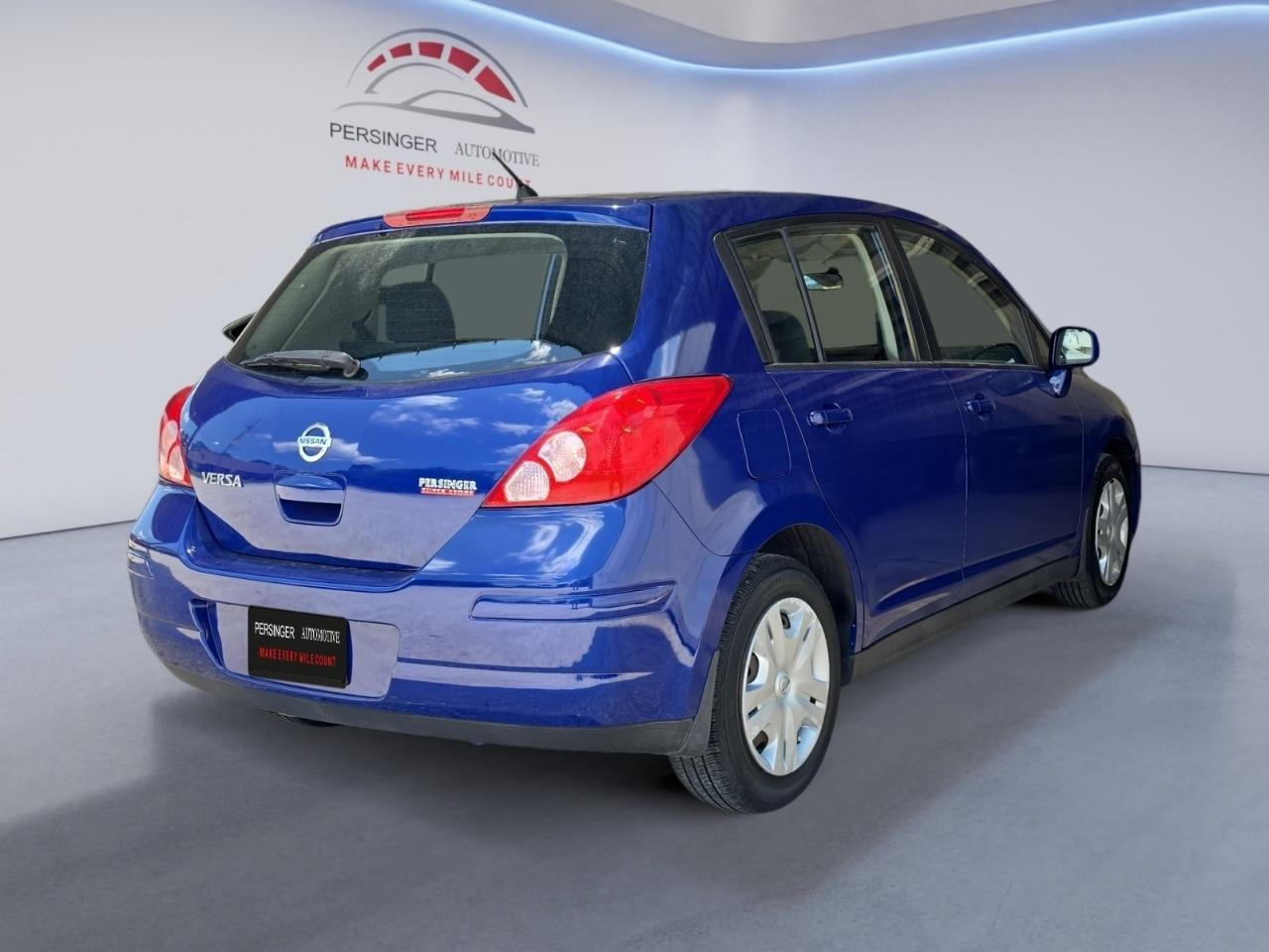 Nissan Versa 1.8 S Hatchback 2012