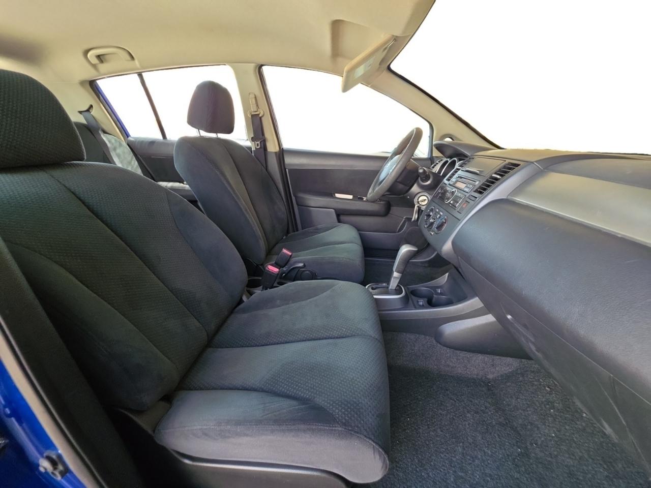 Nissan Versa 1.8 S Hatchback 2012