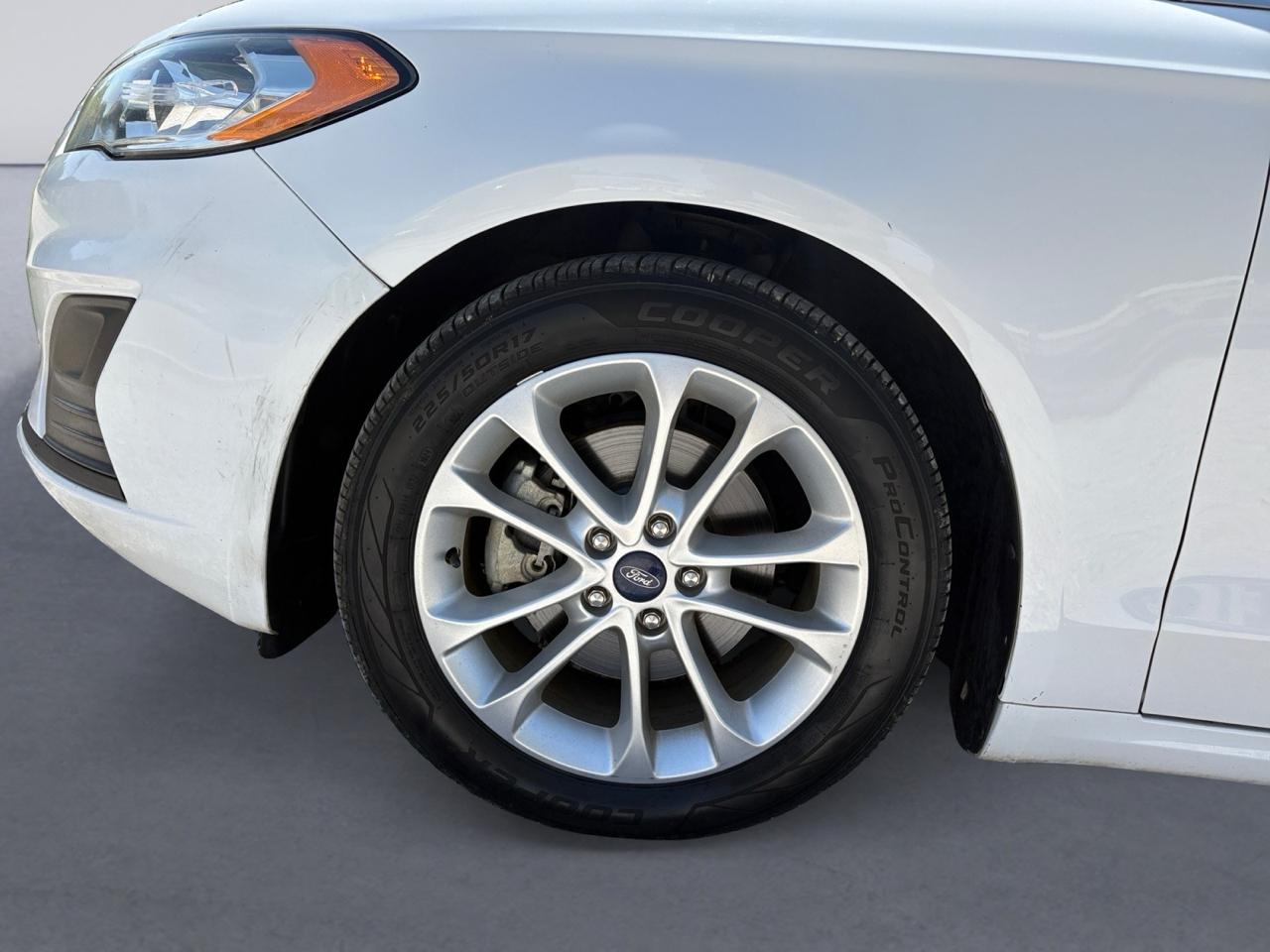 Ford Fusion Hybrid SE FWD 2020