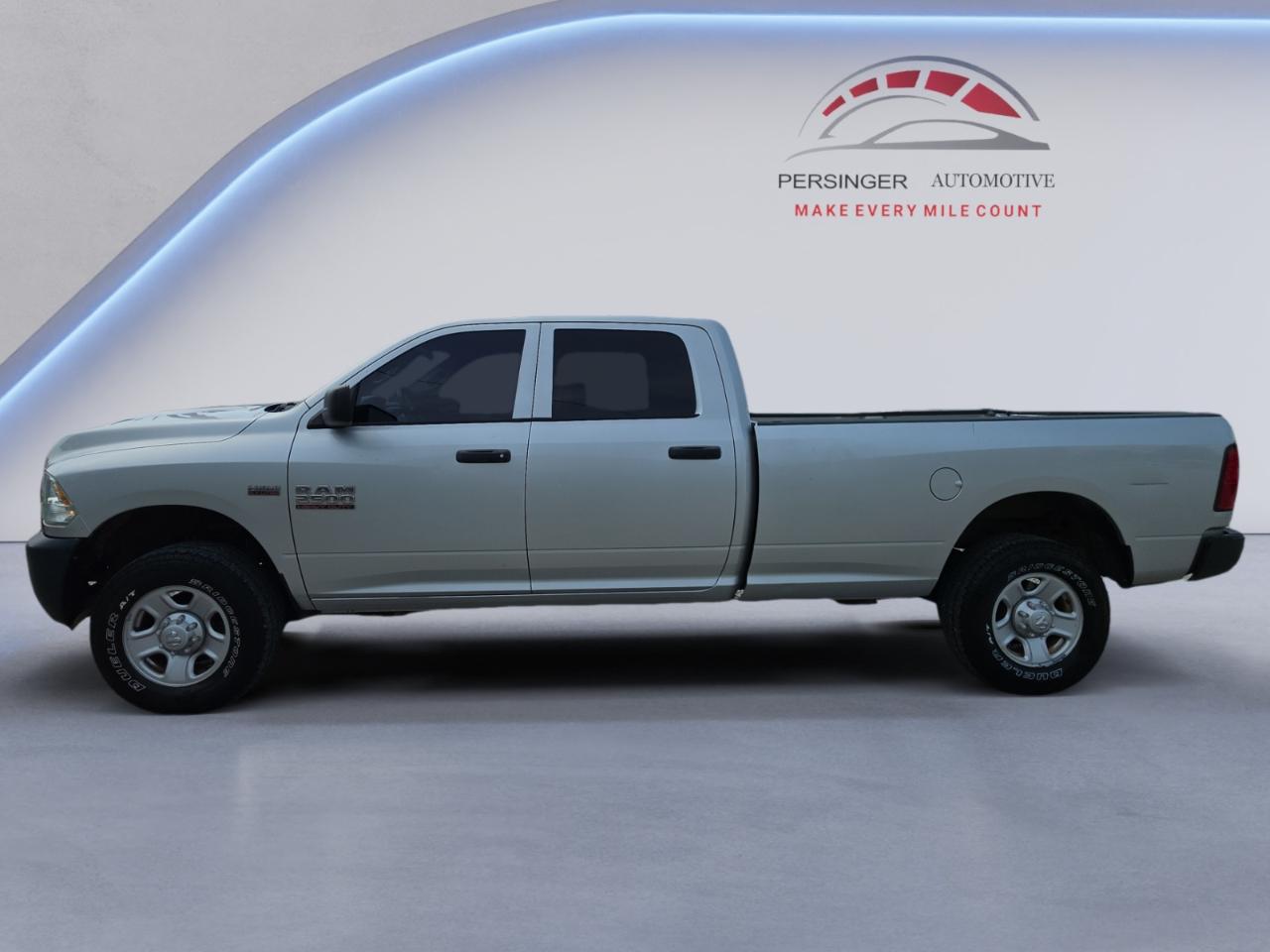 RAM 2500 Tradesman 4x4 Crew Cab 8' Box 2017