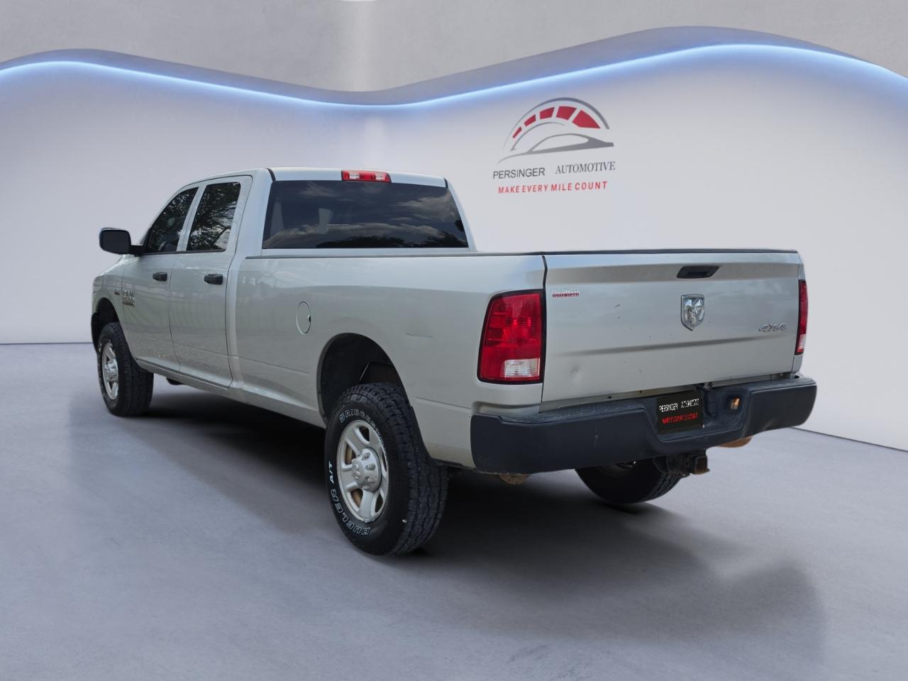 RAM 2500 Tradesman 4x4 Crew Cab 8' Box 2017