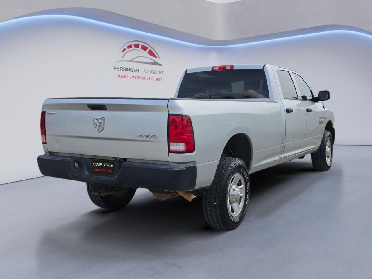 RAM 2500 Tradesman 4x4 Crew Cab 8' Box 2017