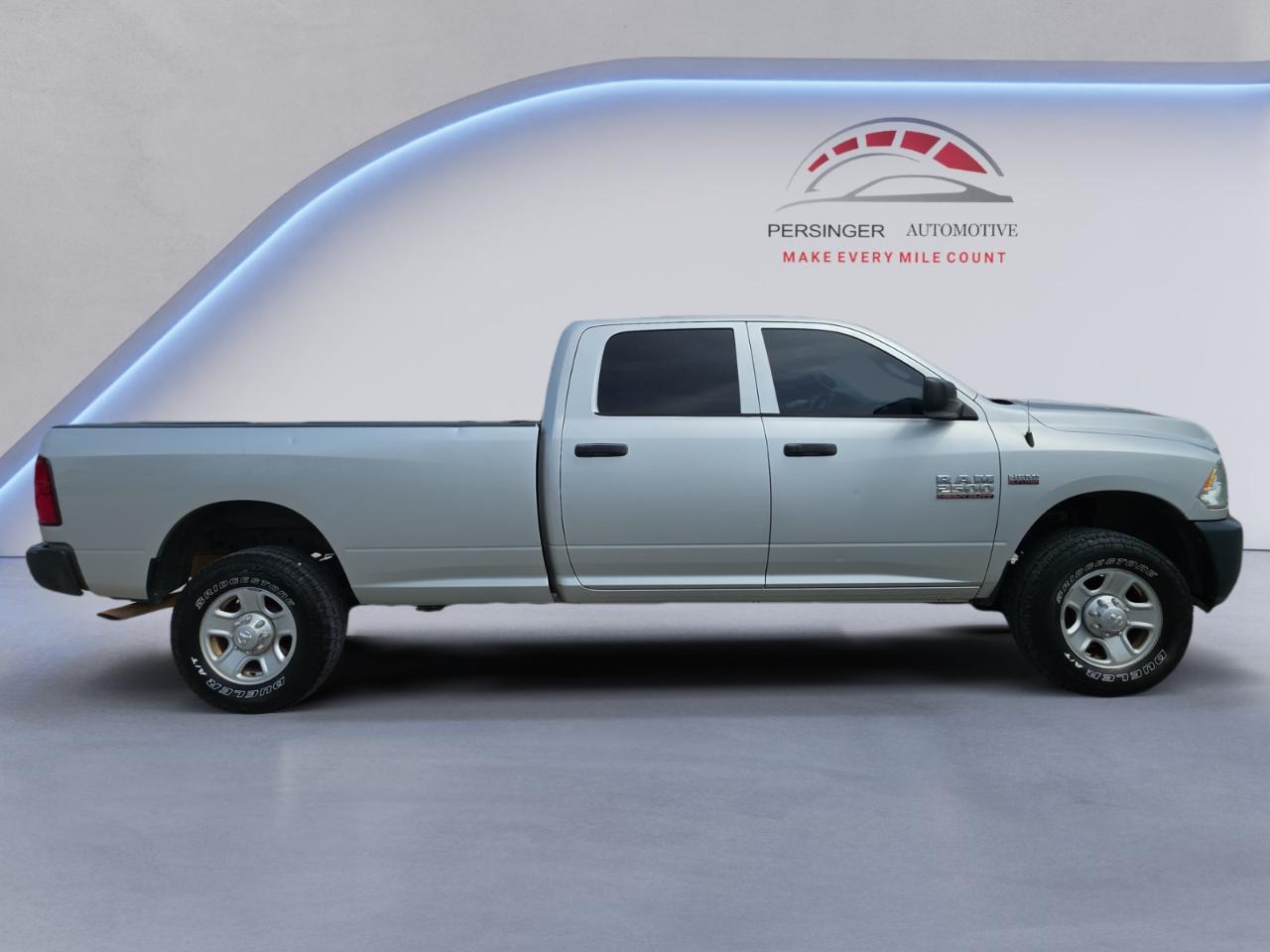 RAM 2500 Tradesman 4x4 Crew Cab 8' Box 2017