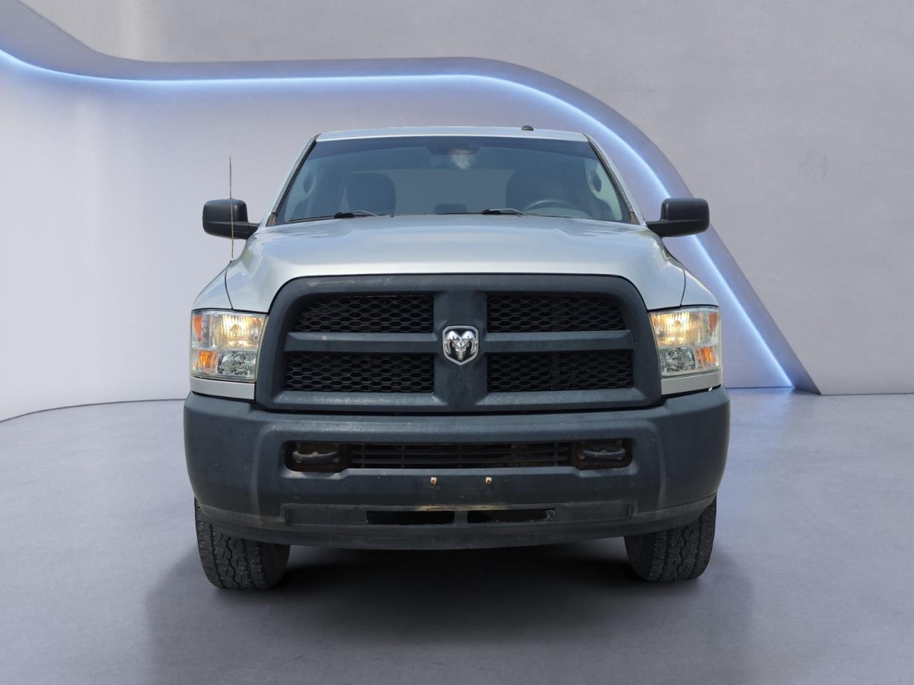 RAM 2500 Tradesman 4x4 Crew Cab 8' Box 2017