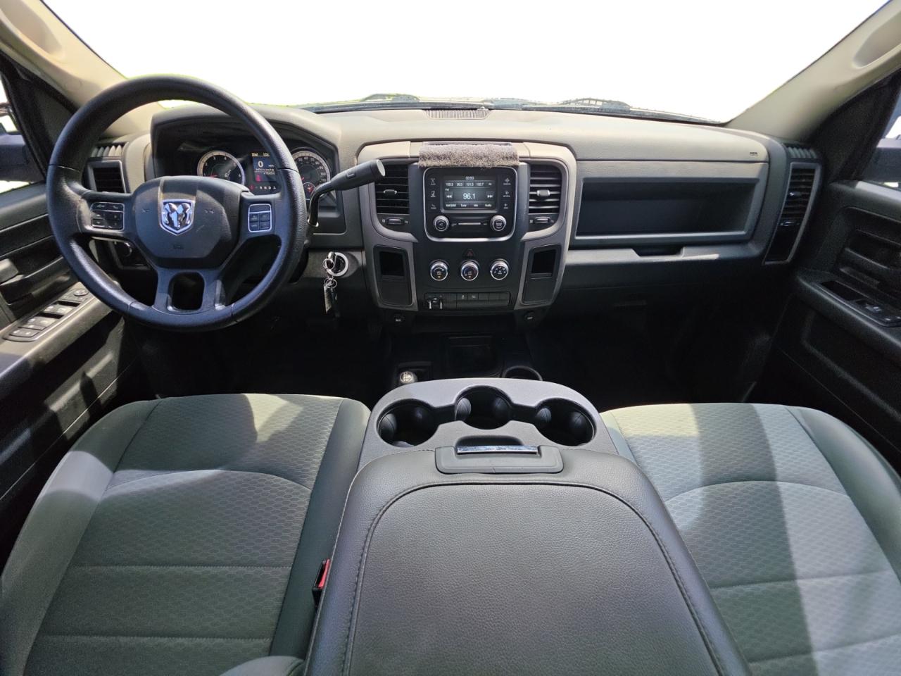 RAM 2500 Tradesman 4x4 Crew Cab 8' Box 2017
